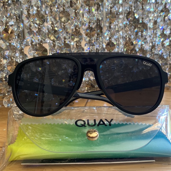 QUAY SUNGLASSES 🕶 BLACK - Picture 1 of 13